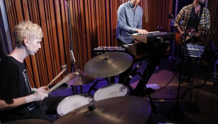 Tycho performs live on KCRW.