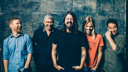 Foo Fighters frontman Dave Grohl says his band "could break up" if signed by Dischord. Hmm.